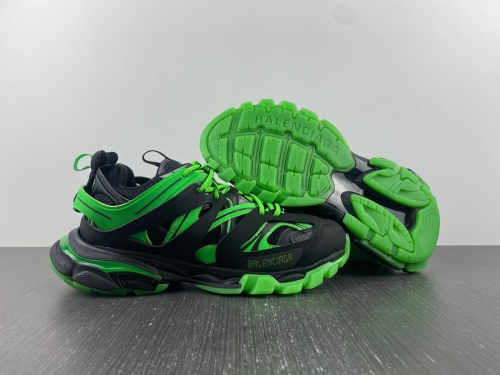 B*alenciaga Track AM221111-2