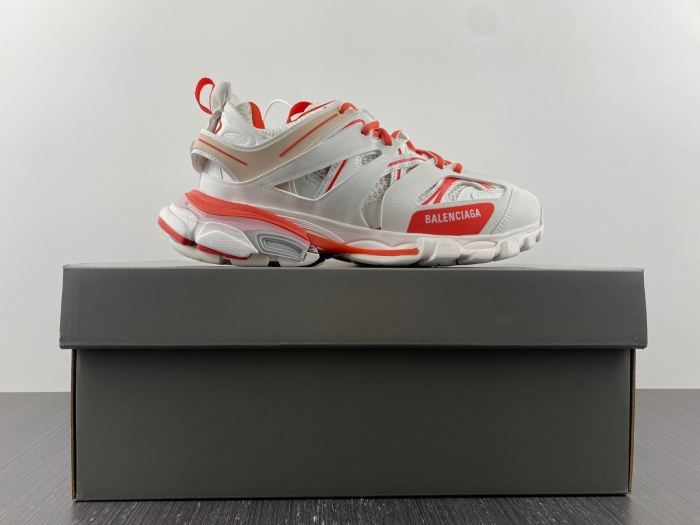 B*alenciaga Track AM221112-10