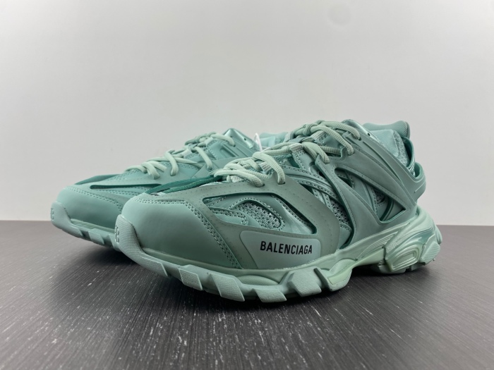 B*alenciaga Track AM221112-5