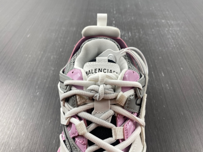B*alenciaga Track AM221112-3