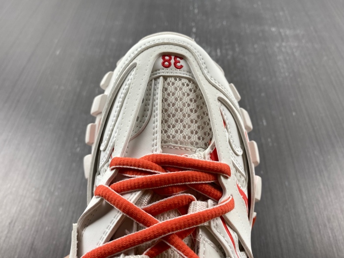 B*alenciaga Track AM221112-10