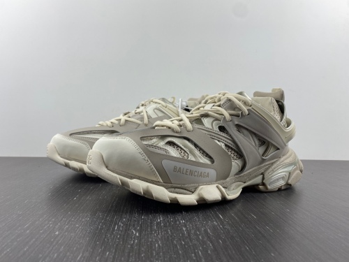 B*alenciaga Track AM221114-1