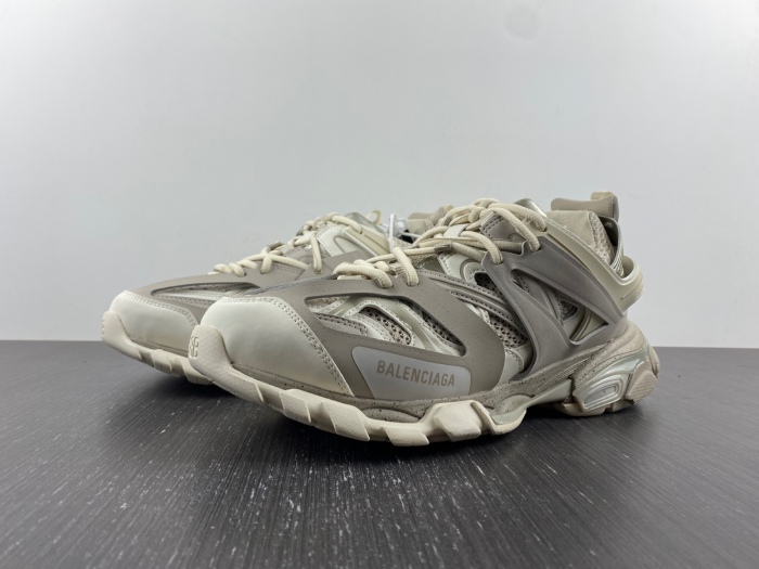 B*alenciaga Track AM221114-1