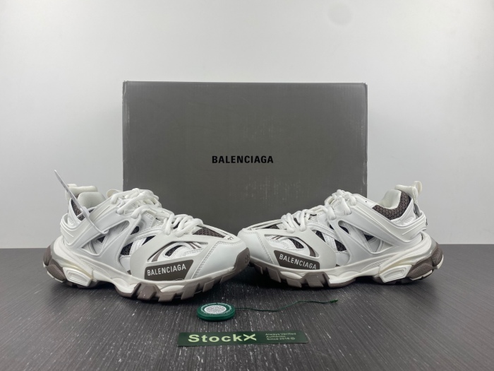 B*alenciaga Track AM221114-4