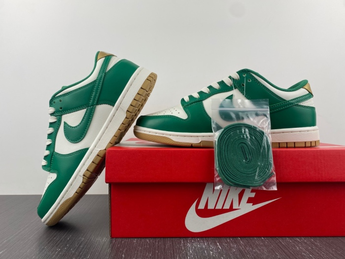 Dunk Low Malachite University Gold  FB7173-131
