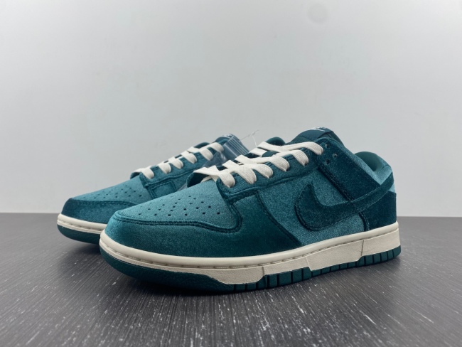Dunk Low Velvet Teal DZ5224-300