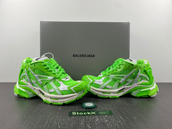 B*alenciaga runner AM221225-2
