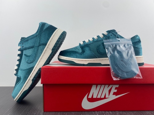 Dunk Low Velvet Teal DZ5224-300
