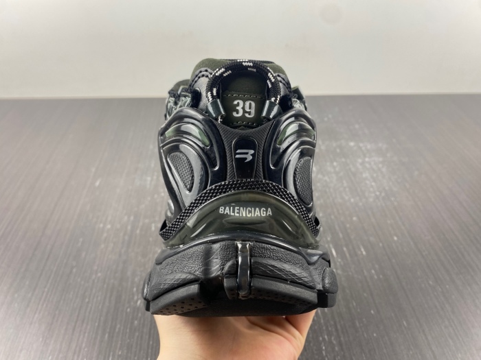 B*alenciaga runner AM221225-3