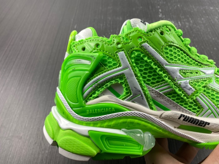 B*alenciaga runner AM221225-2
