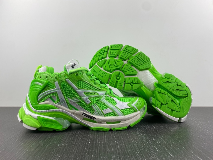 B*alenciaga runner AM221225-2