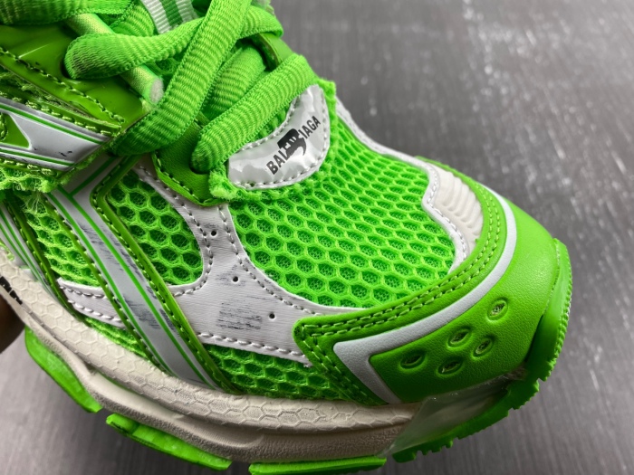 B*alenciaga runner AM221225-2