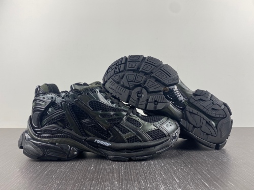 B*alenciaga runner AM221225-3