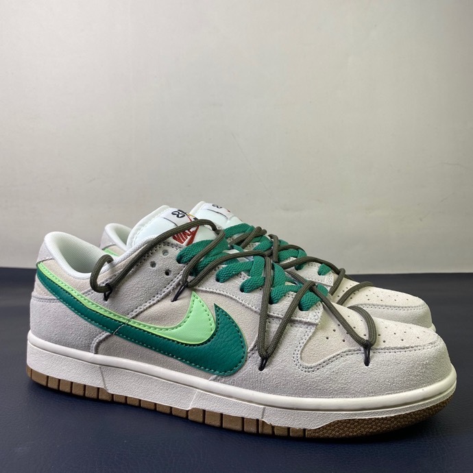 Dunk Low SE 85 Double Swoosh DO9457-100