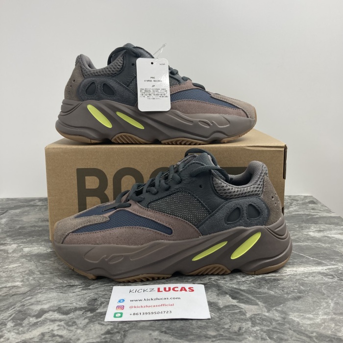 Yeezy Boost 700 Mauve  EE9614
