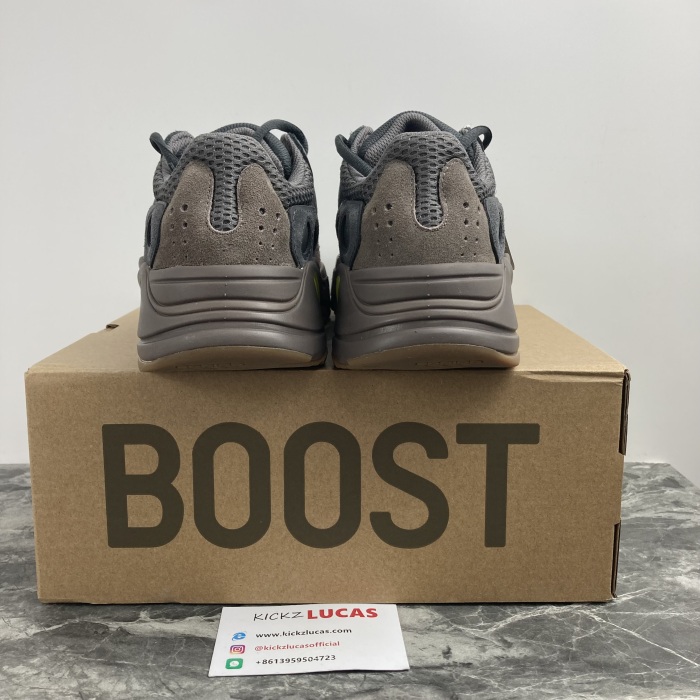 Yeezy Boost 700 Mauve  EE9614