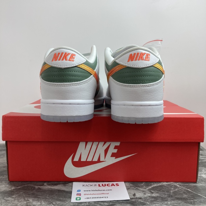 Dunk Low SE NY vs. NY DN2489-300