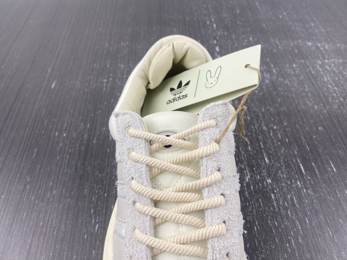 Campus Light Bad Bunny Cream  FZ5823