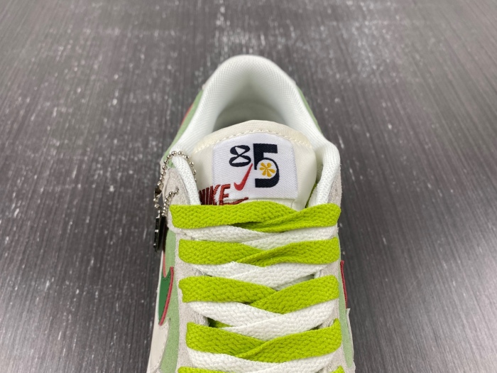 Dunk Low SE 85 Double Swoosh avocado D09457-100