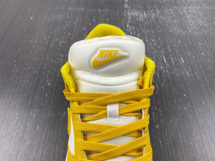 Dunk Low Twist Vivid Sulfur DZ2794-100