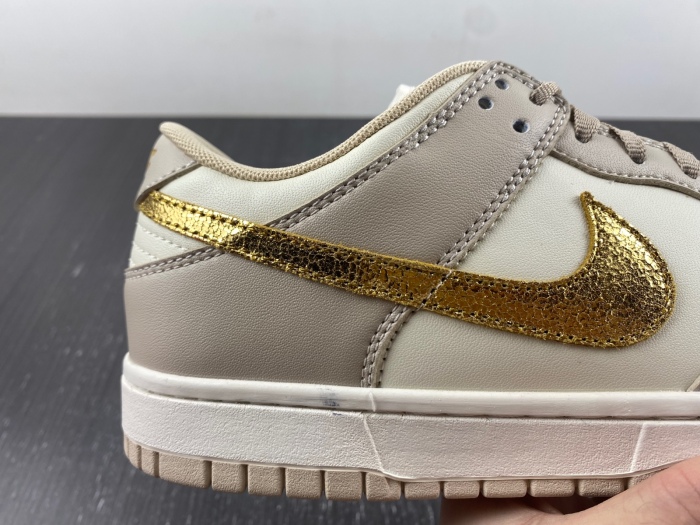 Dunk Low Phantom Metallic Gold  DX5930-001