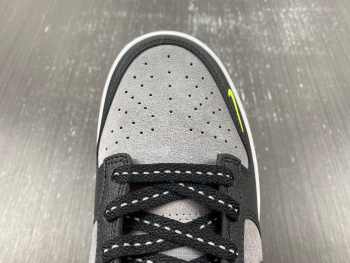 Dunk Low Black Grey Green Strike FQ2205-001