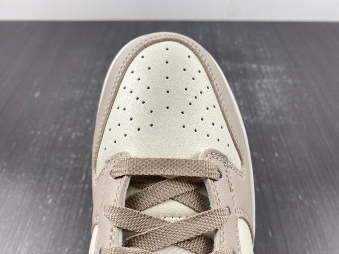 Dunk Low Phantom Metallic Gold  DX5930-001