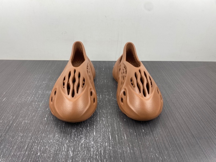 Yeezy Foam Runner Clay Red  HP5335