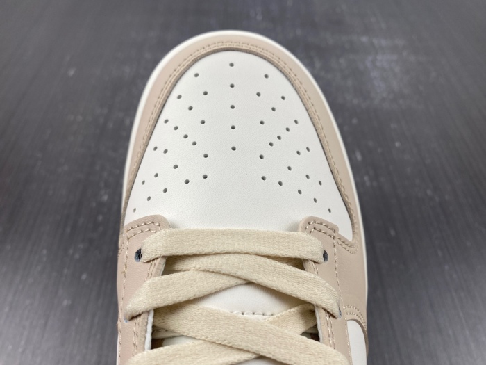 Dunk Low Phantom Metallic Gold  DX5930-001