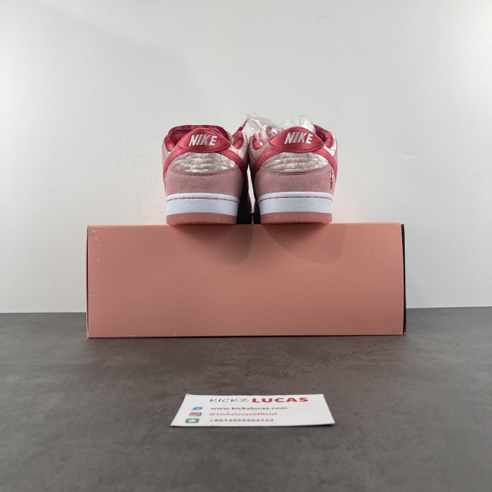 SB Dunk Low StrangeLove Skateboards  CT2552-800