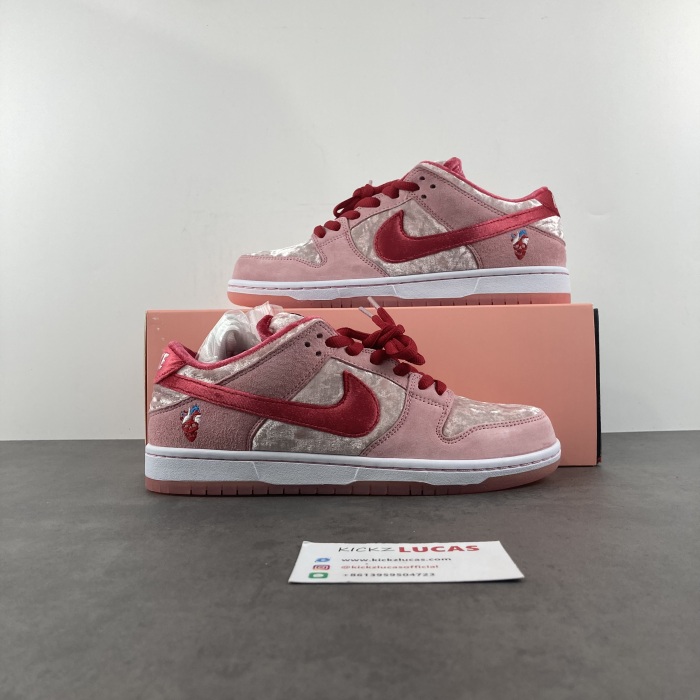 SB Dunk Low StrangeLove Skateboards  CT2552-800
