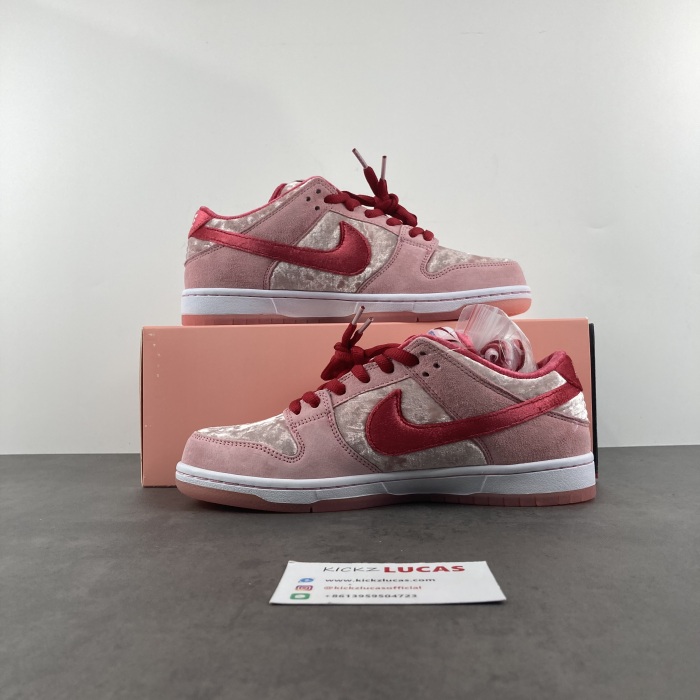 SB Dunk Low StrangeLove Skateboards  CT2552-800