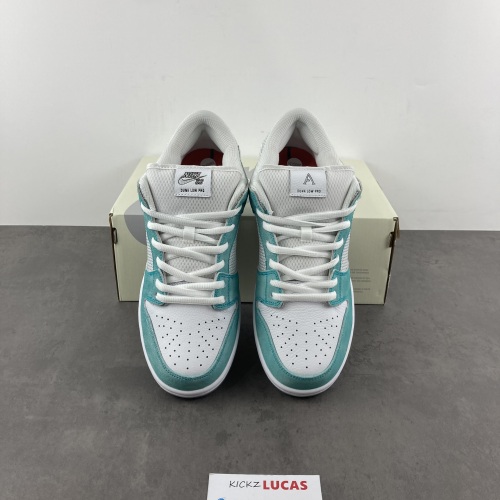 April Skateboards x SB Dunk Low  FD2562-400