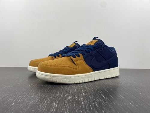 SB Dunk Low Pro PRM 90s Backpack  DX6775-400