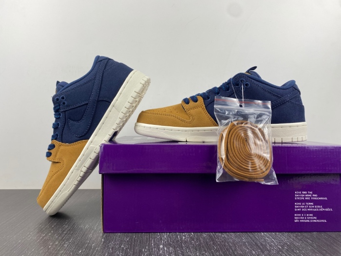 SB Dunk Low Pro PRM 90s Backpack  DX6775-400