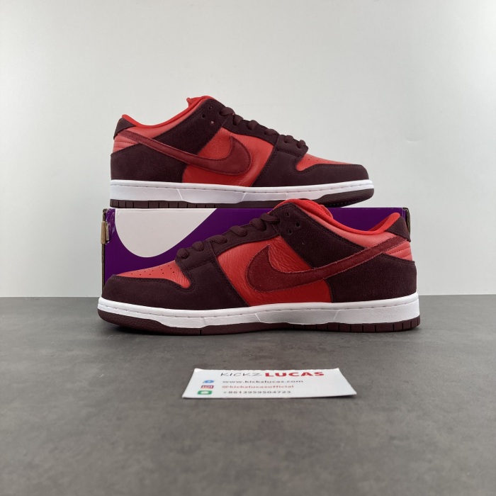 SB Dunk Low Cherry  DM0807-600