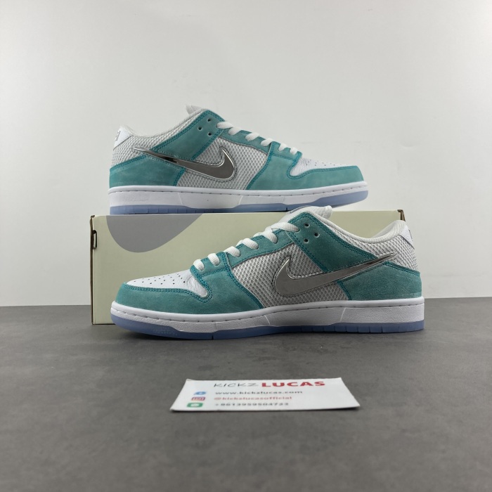 April Skateboards x SB Dunk Low  FD2562-400