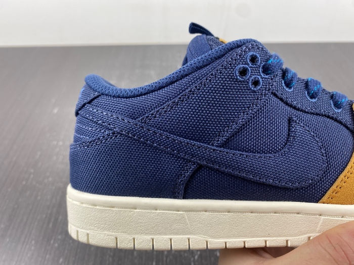 SB Dunk Low Pro PRM 90s Backpack  DX6775-400