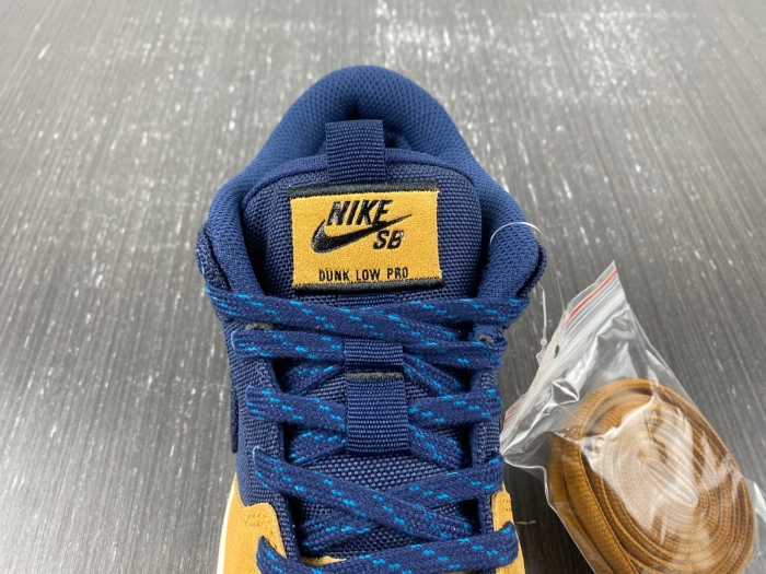 SB Dunk Low Pro PRM 90s Backpack  DX6775-400