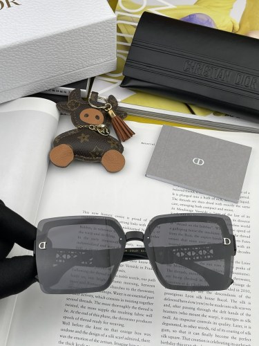 D*ior Glasses XX 20230706-77