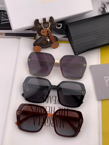 D*ior Glasses XX 20230706-55