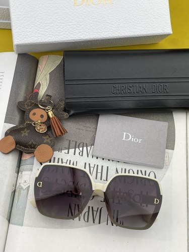 D*ior Glasses XX 20230708-43