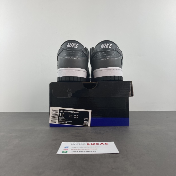 SB Dunk Low Moon DD1503-108