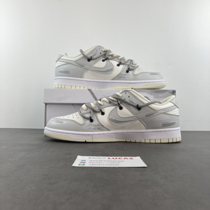 SB Dunk Low Csutom Paper airplane DJ6188-100
