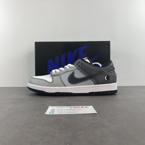 SB Dunk Low Moon DD1503-108