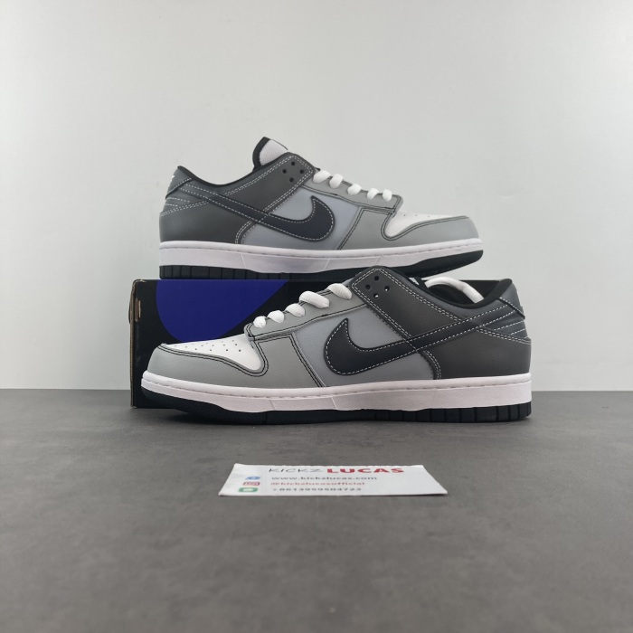 SB Dunk Low Moon DD1503-108