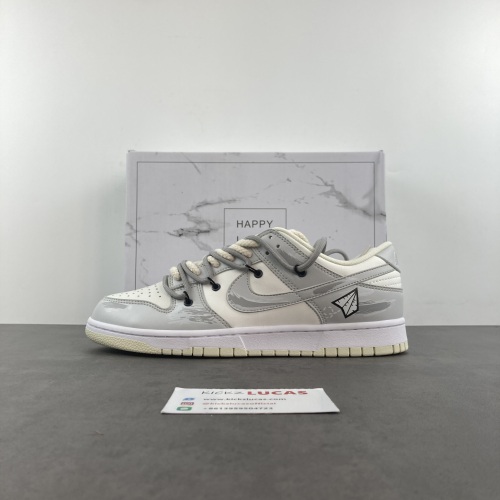 SB Dunk Low Csutom Paper airplane DJ6188-100