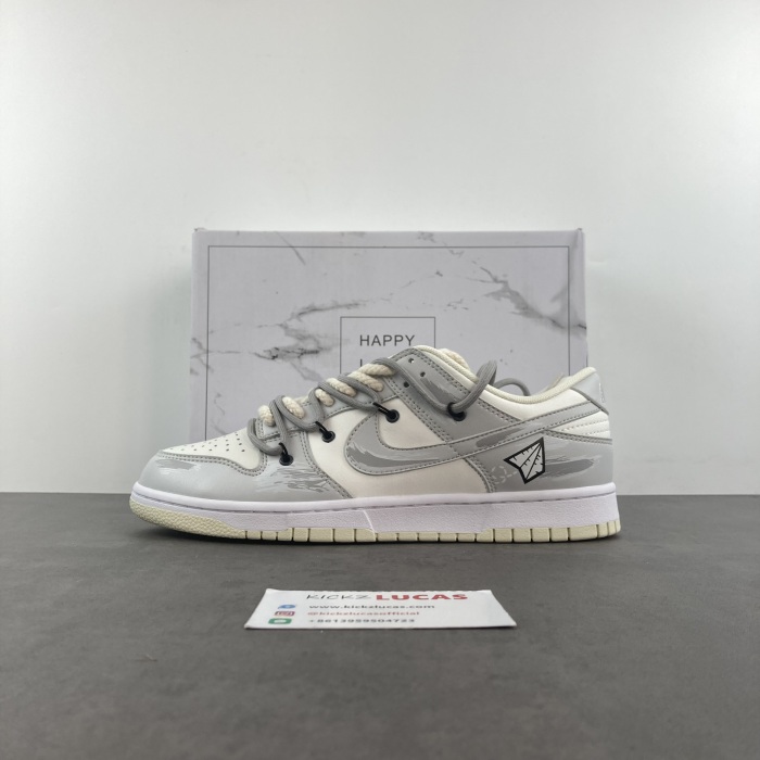SB Dunk Low Csutom Paper airplane DJ6188-100