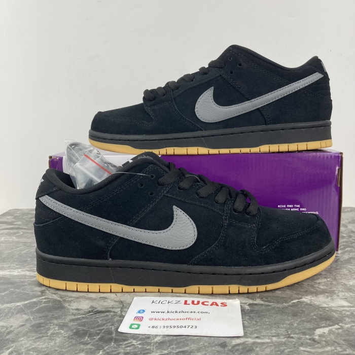 SB Dunk Low Fog  BQ6817-010