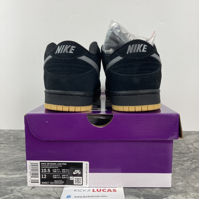 SB Dunk Low Fog  BQ6817-010